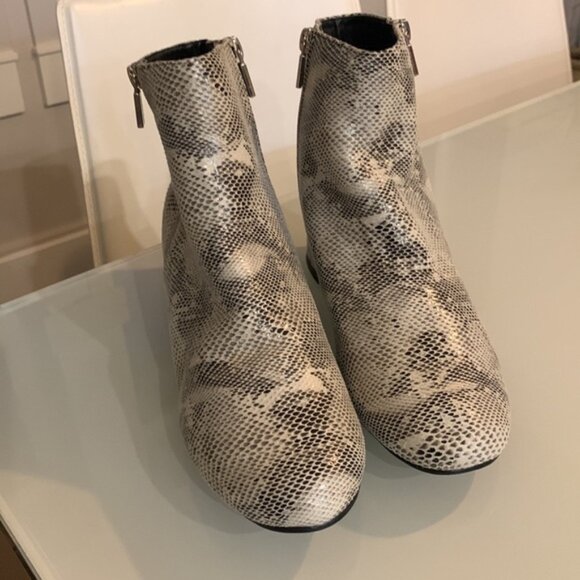 Booties - size 8.5 - Picture 2 of 7